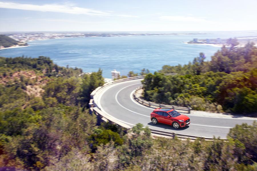  Jaguar E-Pace R-Dynamic First Edition 2017 года  (WW) (фото 17 из 49)